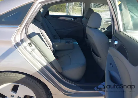 2011 Hyundai Sonata Hybrid z USA, uszkodzony, nr VIN KMHEC4A49BA000920